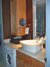 wonderful full bath